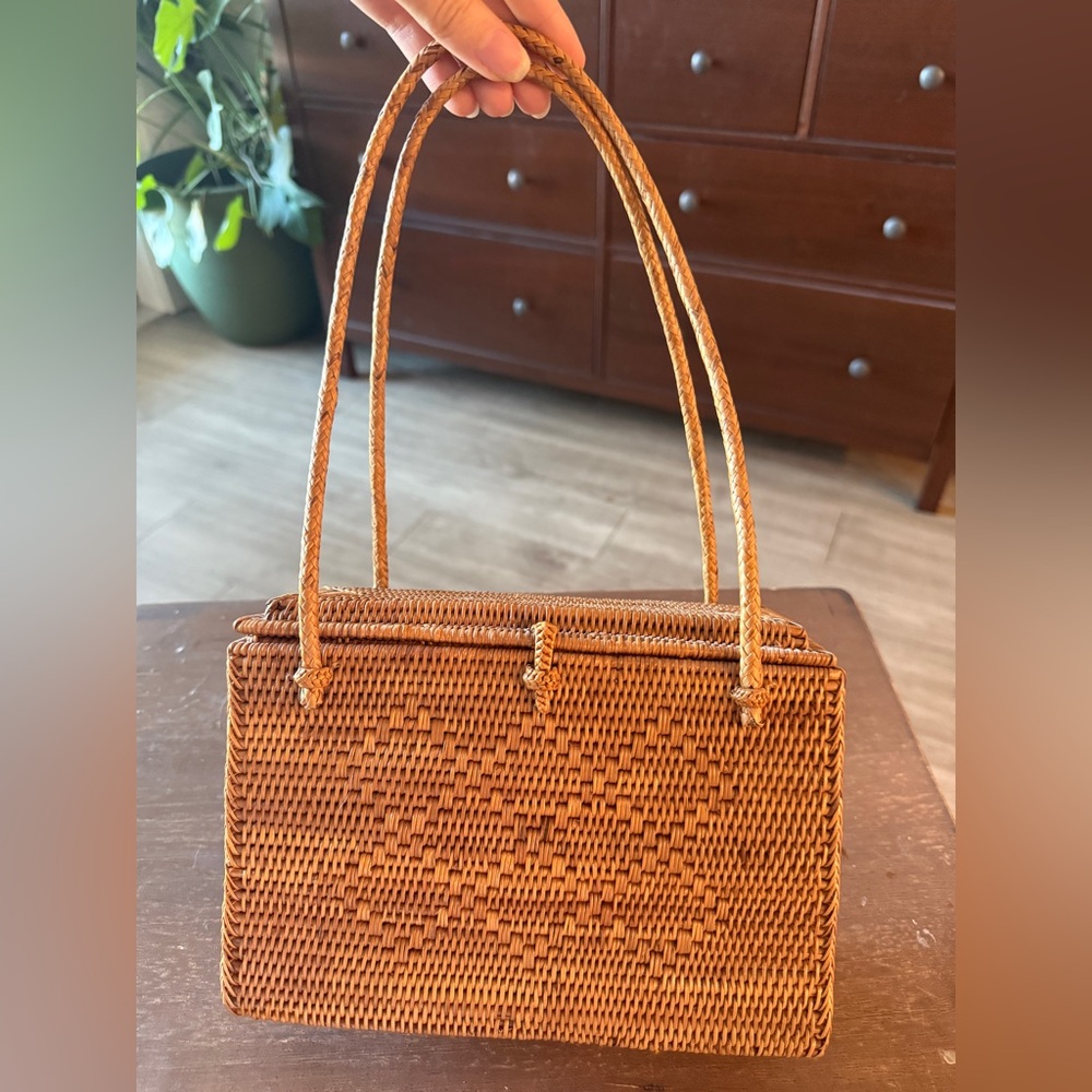 🦋 Brown Woven Shoulder Bag